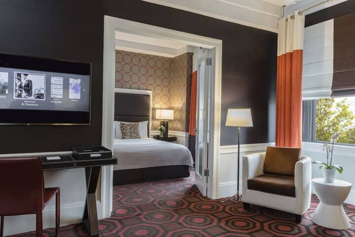 Room 33 of 72